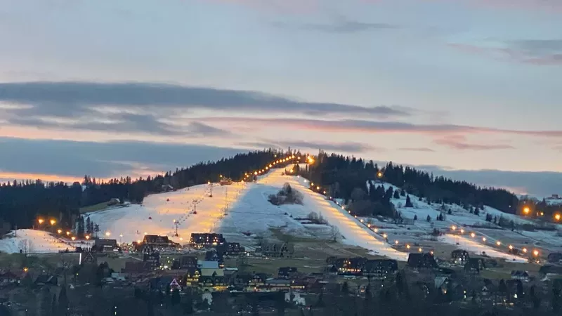 Sommarlandskap runt anläggningen